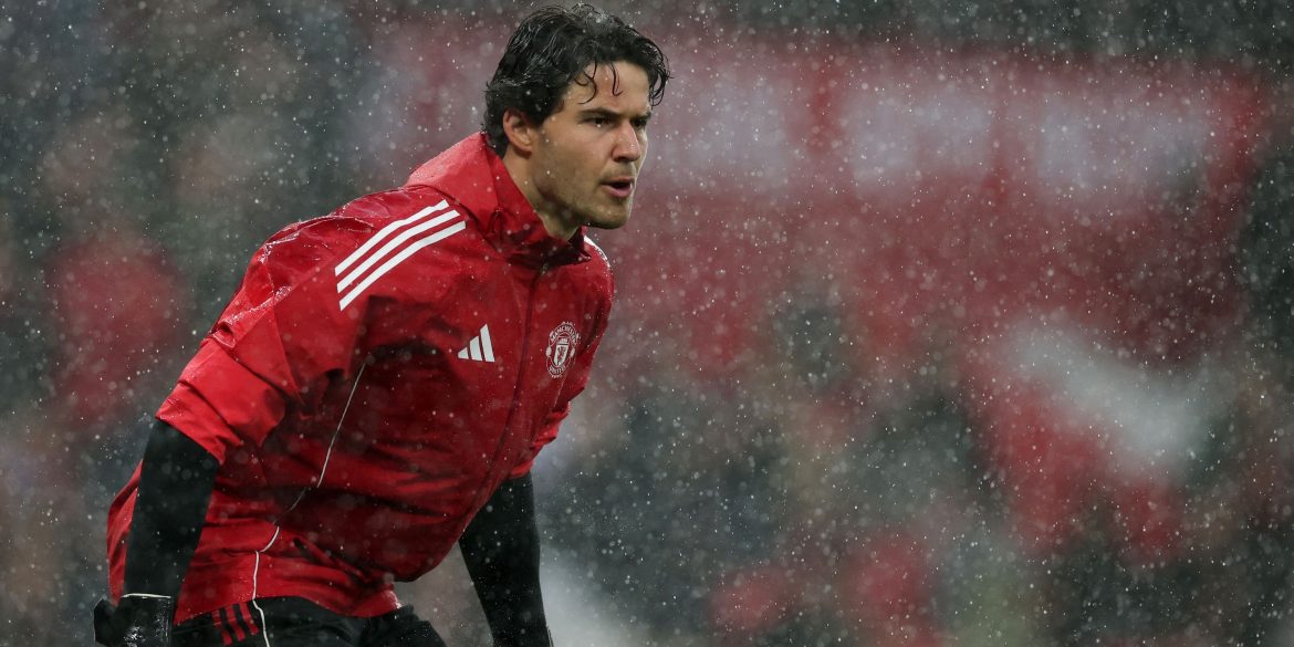 Man Utd now eyeing record-breaking Lammens upgrade who's "good with his feet"