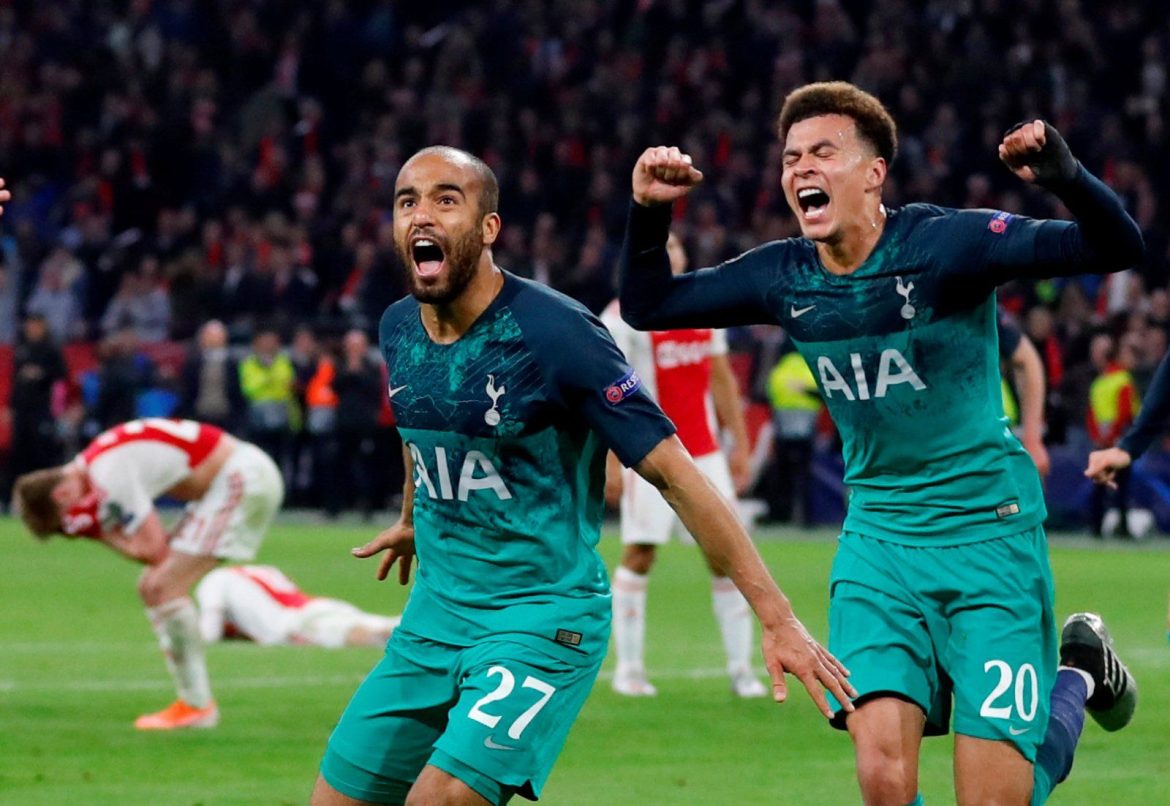 Everton given green light to sign Moura